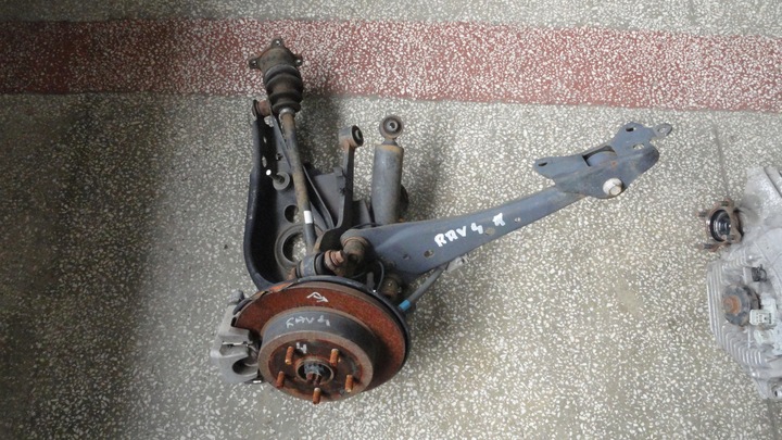 фото №1, Поворотный кулак зад правая rav4 iv