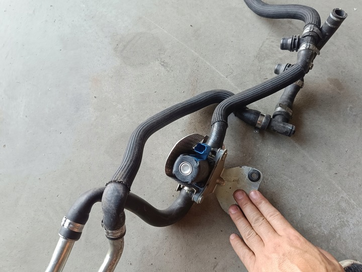 фото №4, Maserati levante sq4 3.0 труба шланг води помпа