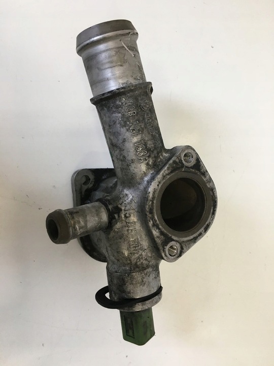фото №1, Корпус термостата 1.9 tdi passat b5 audi a4 superb 038121133a