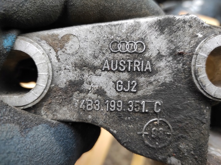 фото №6, Кронштейн двигателя левая audi s6 a6 4.2 v8 c5 4b3199351c