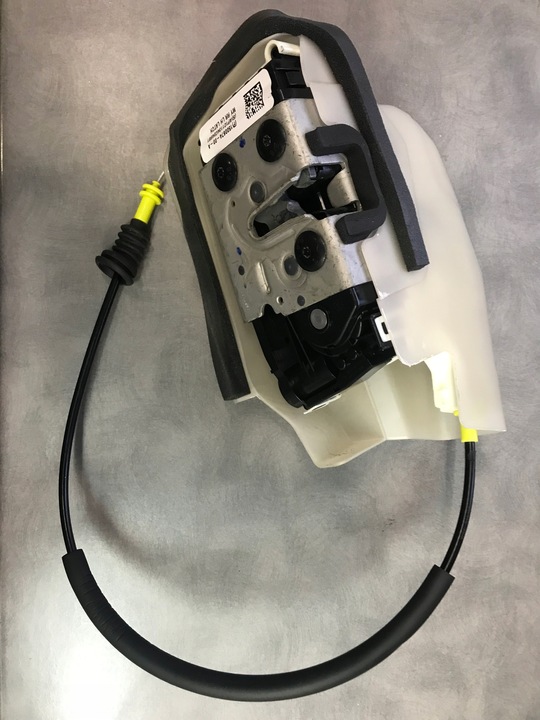 фото №1, Tesla 3 y рестайлінг замок двері задніх лівих jak новий