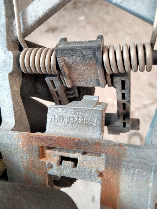 фото №6, Кріплення ручка ручка двері лівий перед vw t5 7h0837885c