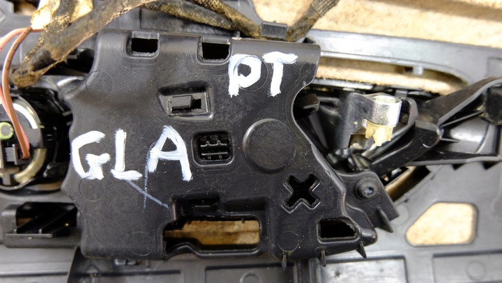 фото №13, Mercedes gla w156 оббивка боковина двері праві зад