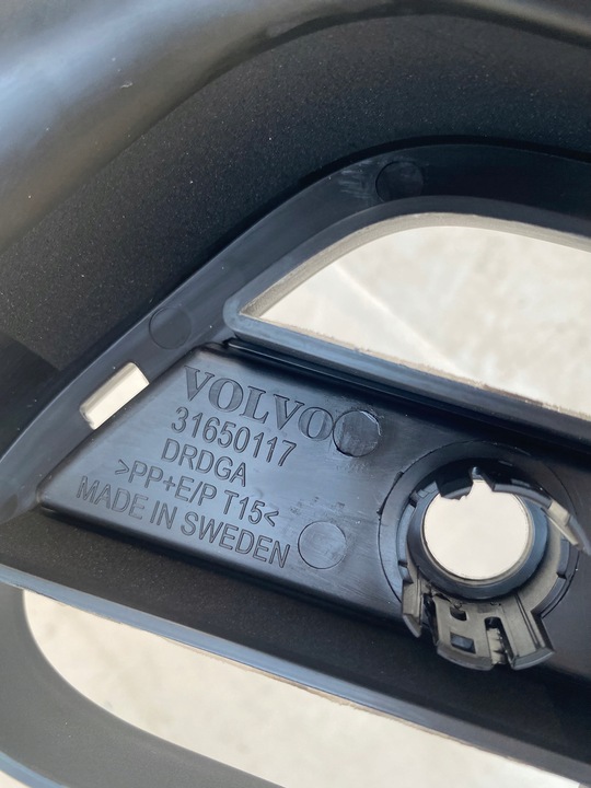 фото №8, Volvo xc40 17- решітка середня бампера перед pdc 31650117