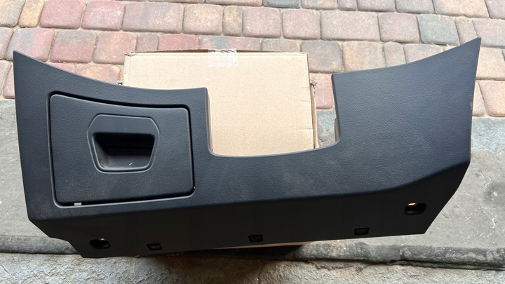 фото №1, Audi a6 c8 20r пластик pod коленный