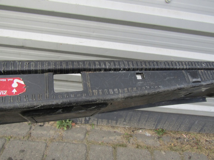 фото №10, 1 mercedes w124 sedan пластик защита багажника ремня замка заднего