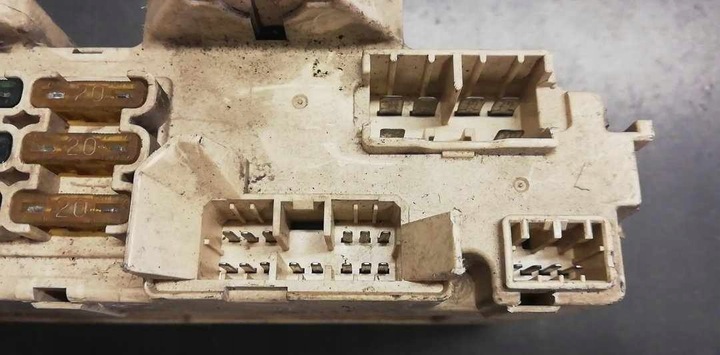 фото №5, Коробка запобіжників mazda 626 1996 2.0l