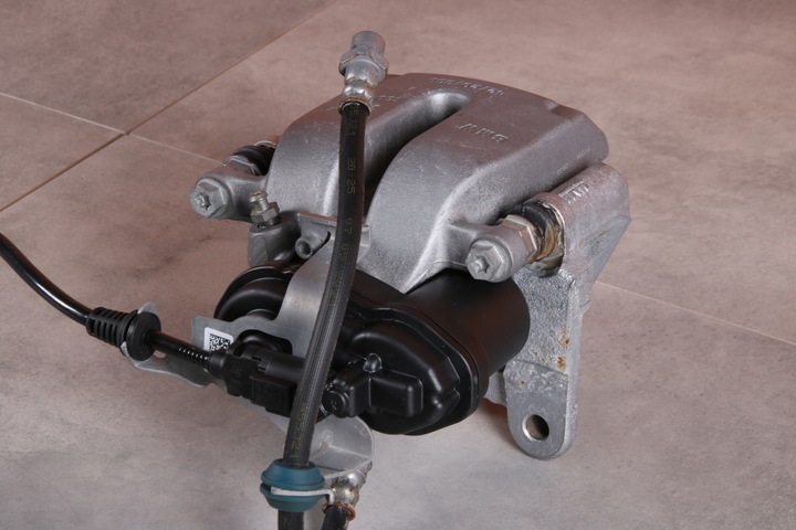 фото №7, Bmw g01 g30 g31 супорт гальмівний лівий задній зад 6870575 42/20/330 25 km !!!