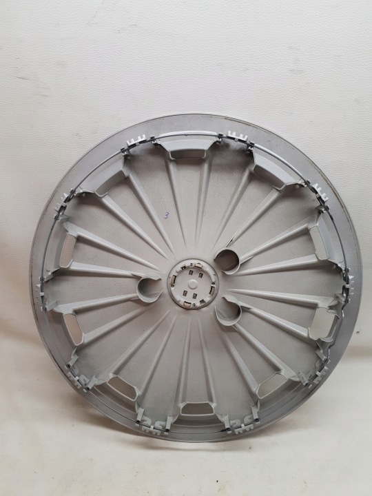фото №13, Audi a4 b9 15-19 оригинальная запчасть колпак 16" 8w0601147