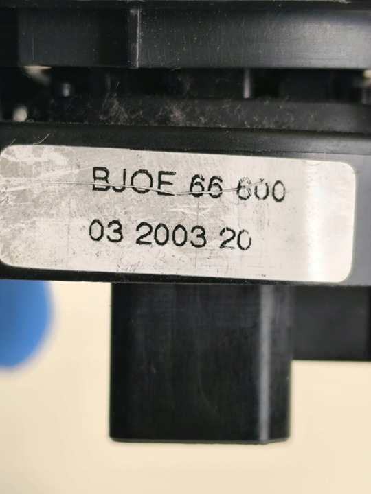 фото №8, Mazda 3 i 2004 кнопки стекло