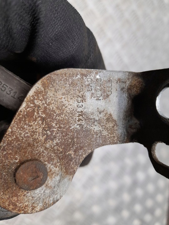 фото №5, Audi q5 sq5 8k0253144f з задний крепление / держатель глушитель