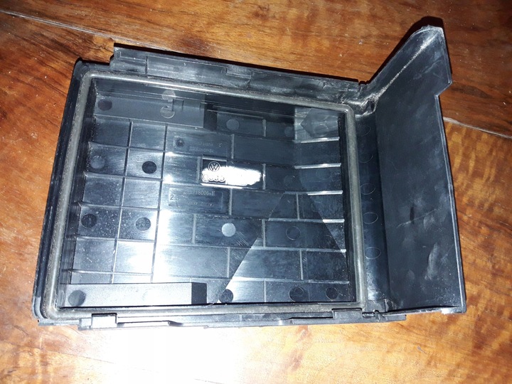 фото №6, Корпус коробка предохранителя passat b7 10- 2.0tdi