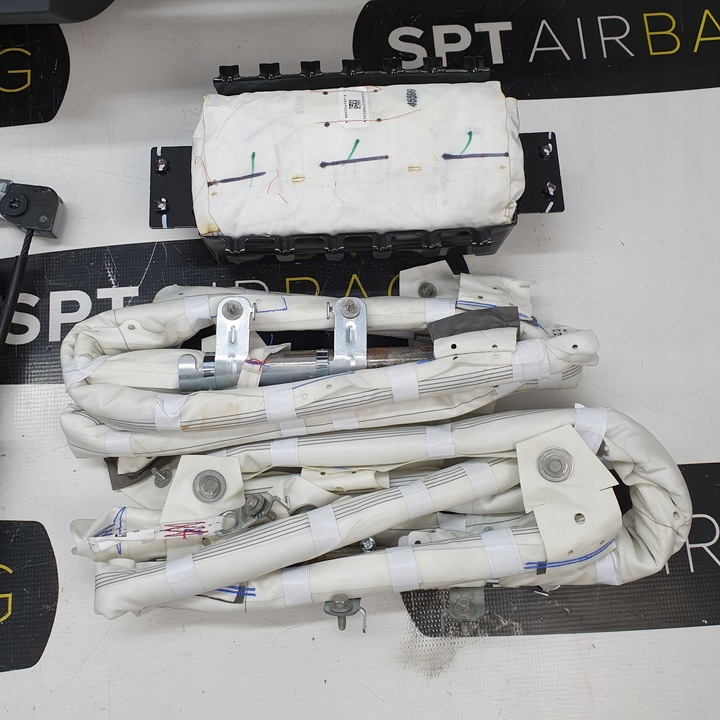 фото №7, Tesla 3 панель консоль подушки ремни подушка безопасности