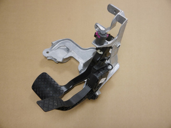 фото №1, Audi a8 d4 каркас педалей 4g1723117