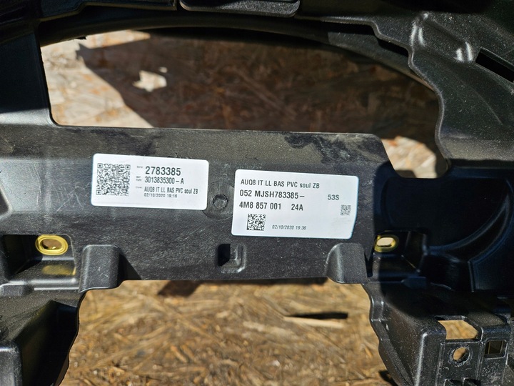 фото №7, Audi q8 4m8 q7 рестайлінг 4m0 панель чорна роздавальна капот консоль