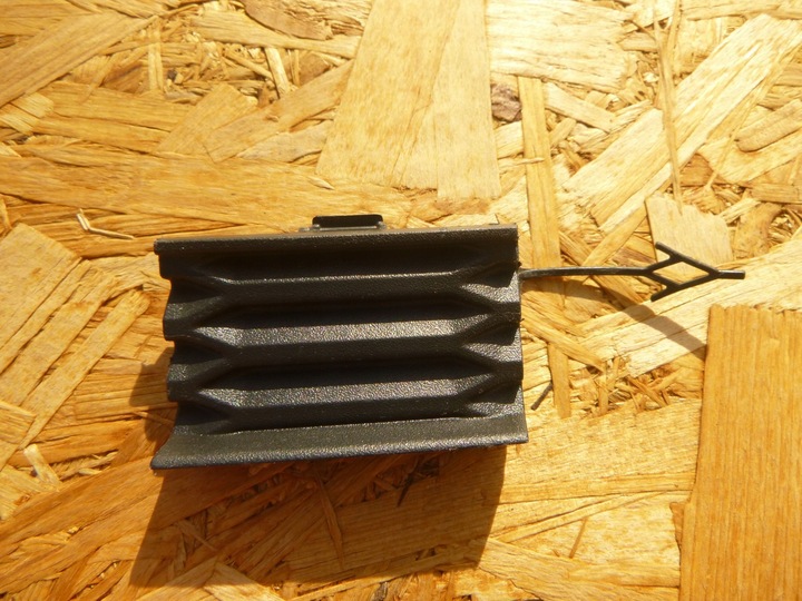 фото №1, Audi q7 s-line 20- заглушка фаркоп hak бампер зад правые зад 4m0807442d