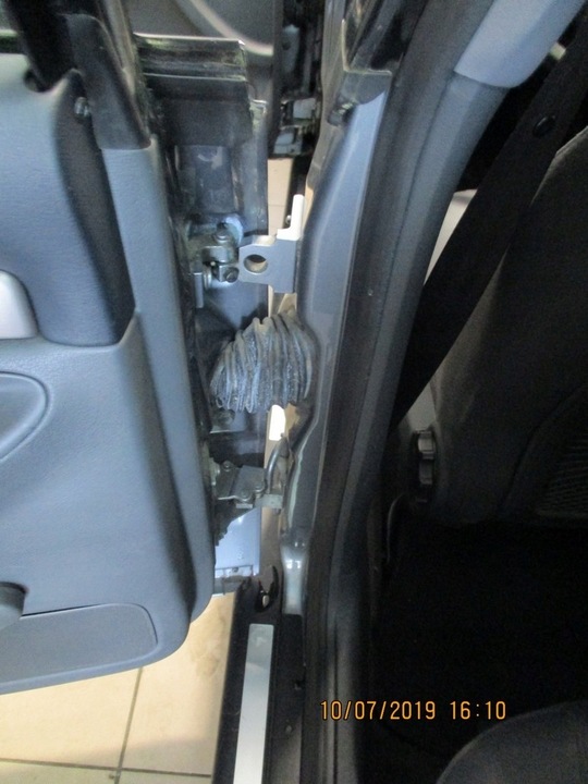 фото №1, Audi a 4 b5 fl петля дверь левый зад ly7l