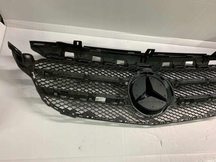 фото №7, Mercedes w205 решётка радиатора a0008880060 a2058800183 amg полный