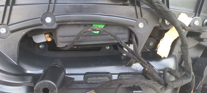 фото №12, Боковина обивка дверь левый зад audi a6 c7 ролета