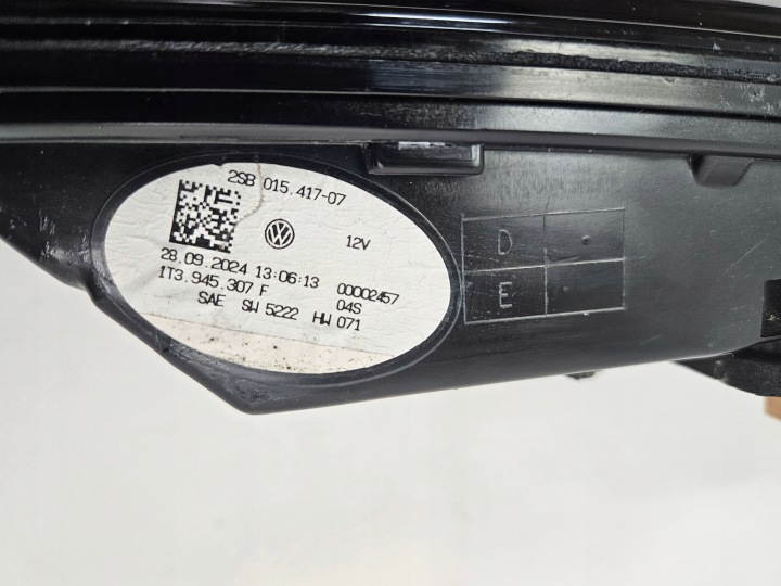 фото №12, Volkswagen id buzz id. buzz 2024 - накладка led кришки зад фара 1t3945307e