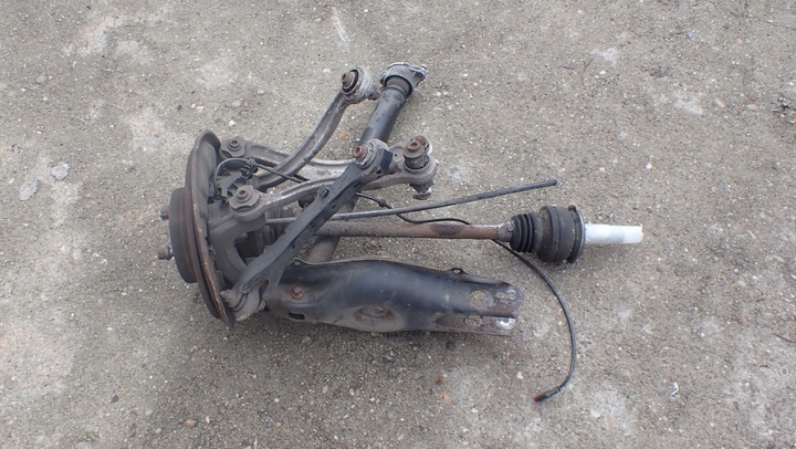 фото №11, Mercedes c w204 2.2cdi sedan права поворотна опора зад