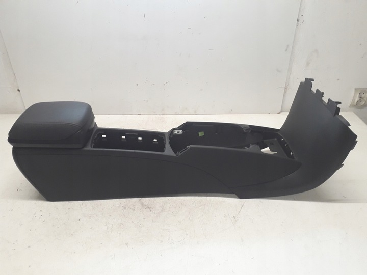 фото №8, Volvo v50 04-12 туннель средний бардачок подлокотник 8687408