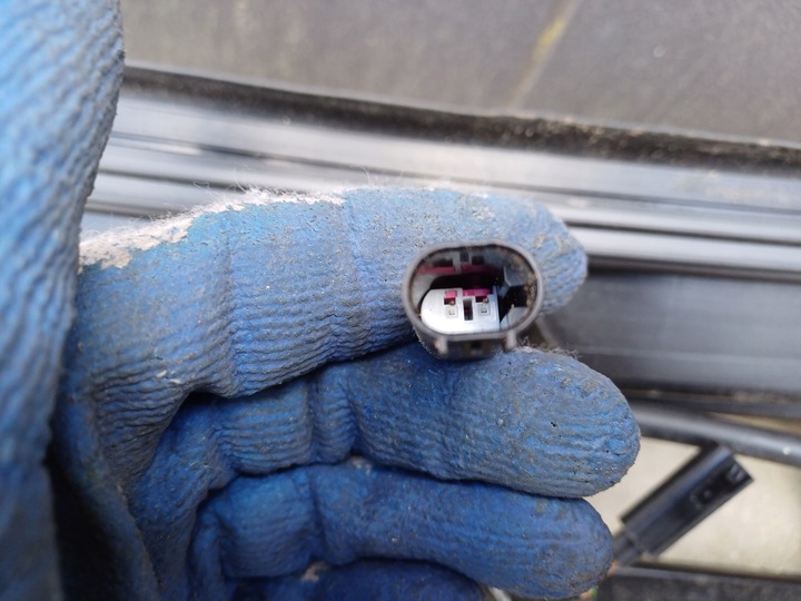 фото №8, Bmw seria 1 e87/e81 04-13 панель под лобовым стеклом 15677210