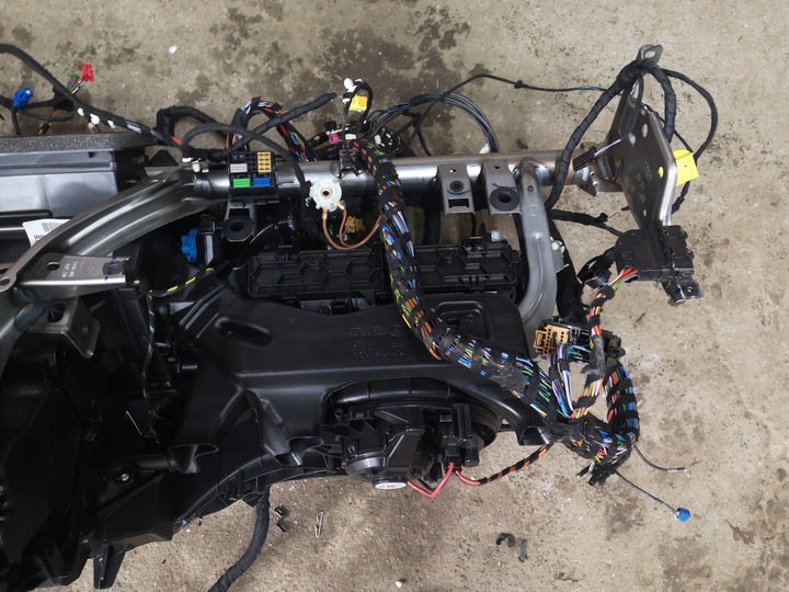 фото №14, Vw golf viii установка панелі 5wb816001b