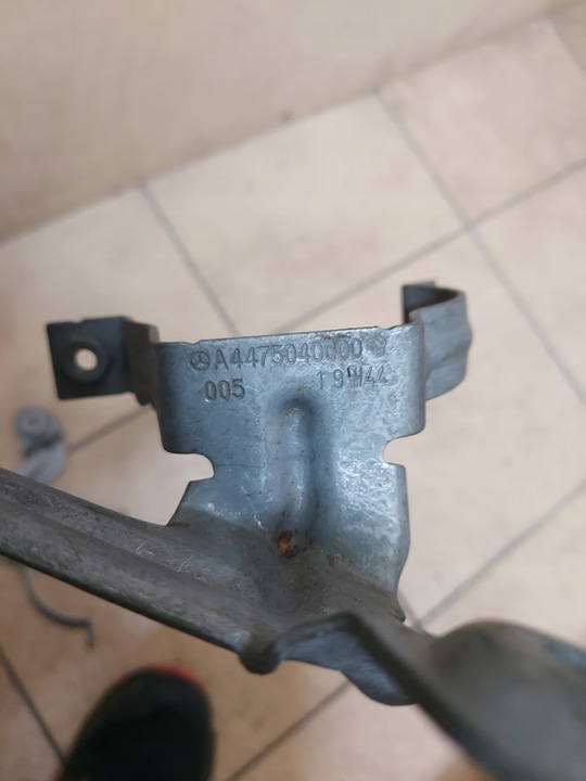 фото №6, Кріплення насоса води mercedes vito a4475040000