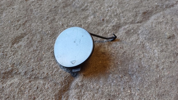 фото №1, Hyundai tucson iii заглушка фаркоп бампера зад 86667-d7100