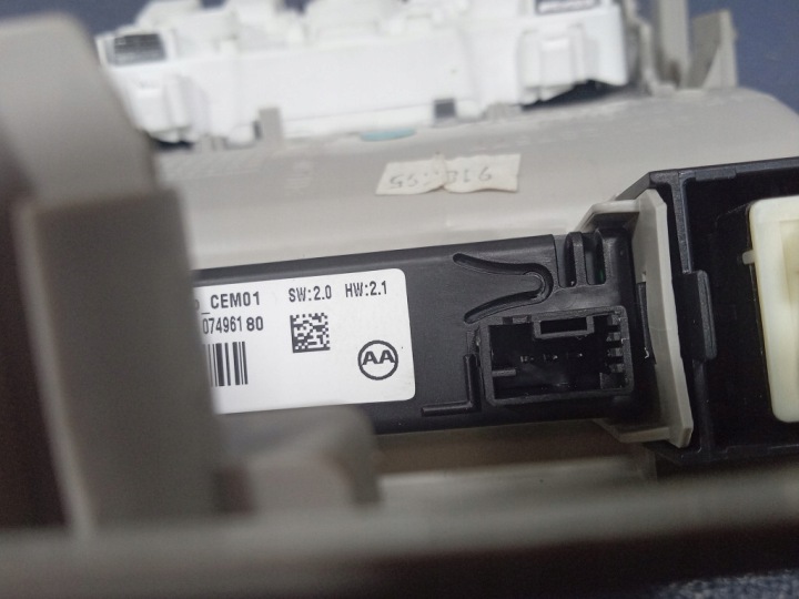 фото №9, Citroen c4 cactus 14- лампочки внутренние потолок 9801287577