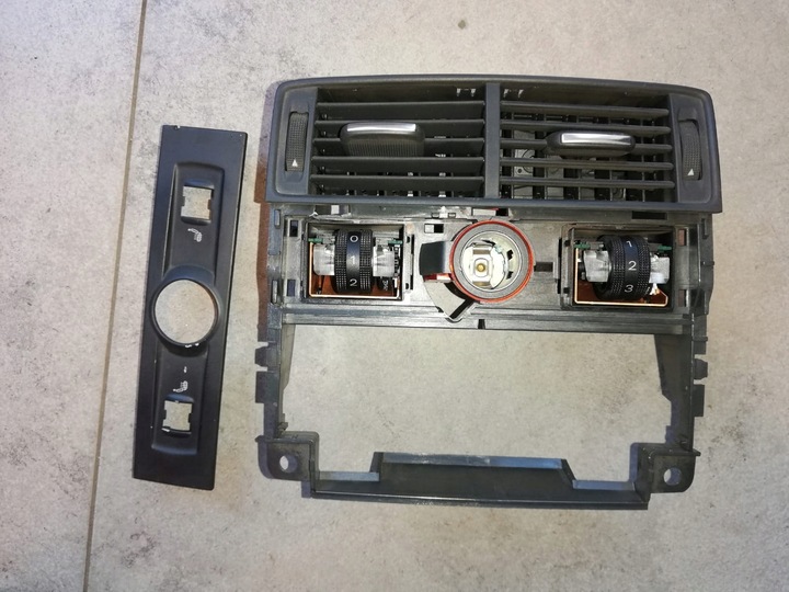 фото №1, Решітка повітропровід зад задня audi a8 d3 03- 4e0819203a