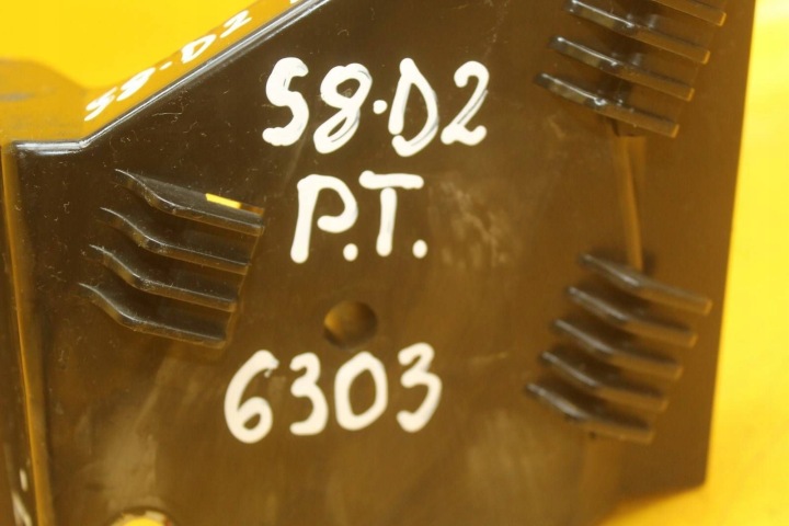 фото №11, Кріплення кронштейн   бампера праве зад audi a8 d2 s2 4d0807572 nr6303