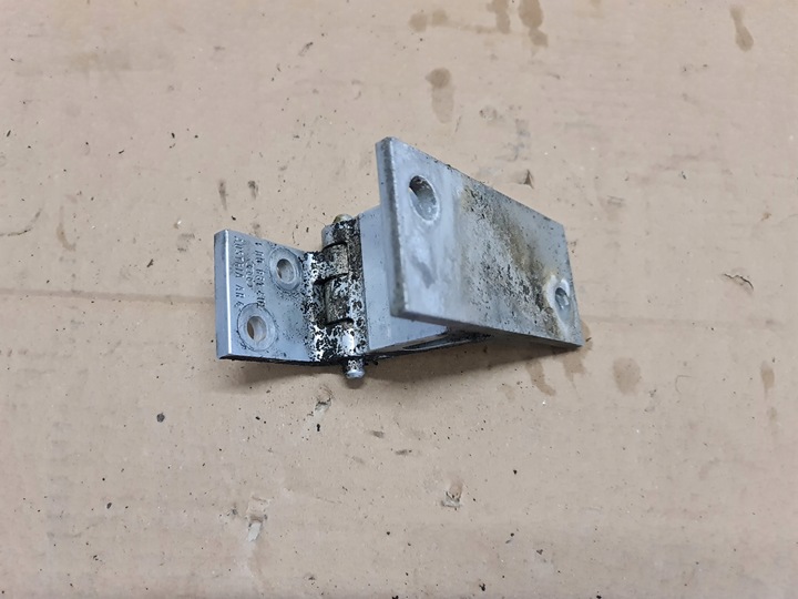 фото №2, Петля праві перед верхній audi a8 d2 4d0831402