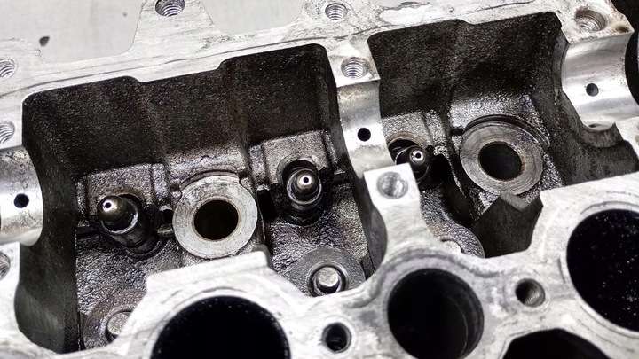 фото №15, Головка двигуна оригінальний номер 30777363 volvo 2.0 2.4 d d3 d4 d5 s80 v60 v70 пошкоджена