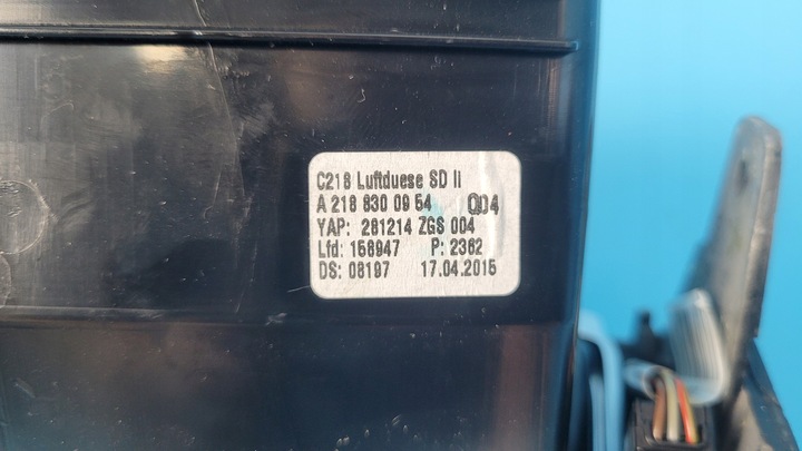 фото №8, Mercedes w218 cls 350 15r решітка повітропровід панелі консолі ліва a2188300954