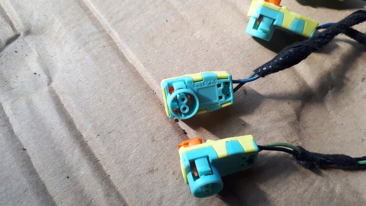 фото №10, S4 b9 a4 8w штекер разъём подушка безопасности 4m1972562a a5 8w