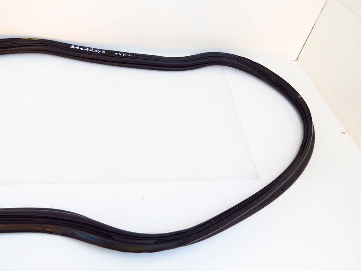 фото №10, Прокладка кришки багажника зад задня 31385613 volvo v40 ii 12-19