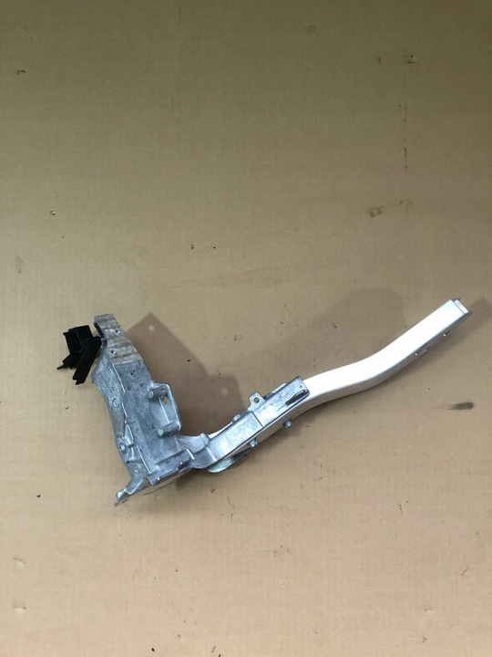 фото №6, Mercedes glc w253 кронштейн підсилювач ременя лівий