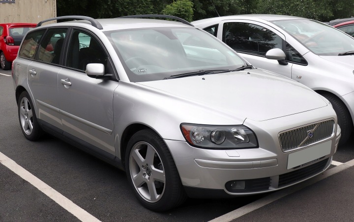 фото №16, Volvo v50 04-07 фара левая перед 30678912 -сцепление