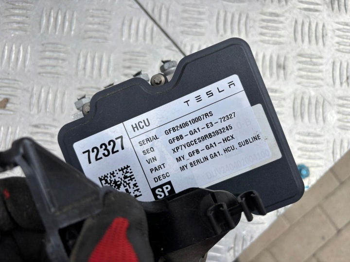 фото №4, Tesla модель y блок управления abs идеал 2024r 1044745-10-b