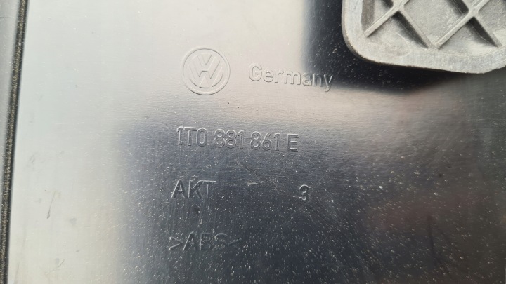 фото №9, Vw tiguan i 5n0 07-16r столик полка сиденья 1t0881861e