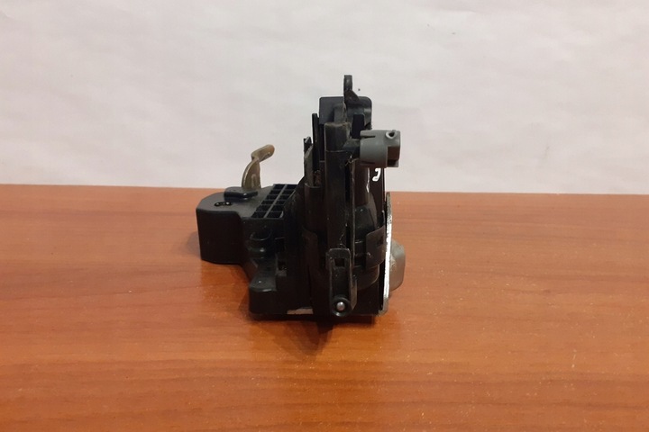 фото №8, Замок правих передніх двері mercedes-benz c w202 8533 1997