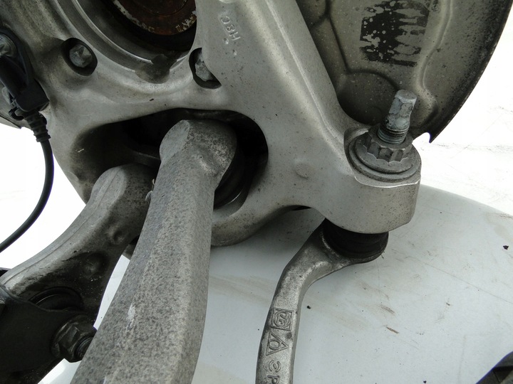 фото №10, Mercedes поворотный кулак передняя левая a2053323700 c класс 205 c43 amg рестайлинг 4mat