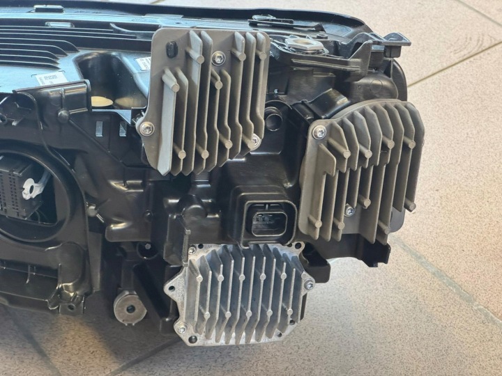 фото №9, Bmw (oem) ix i20 новый фара передняя laser правое европа eu ece 63119851808