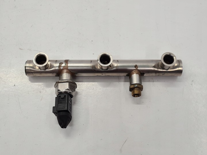 фото №1, Audi a4 b8 планка вприскувальний 3.2fsi cal 06e130089d