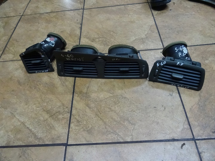 фото №2, Volvo s60 2.4d 02' решётка воздуховод