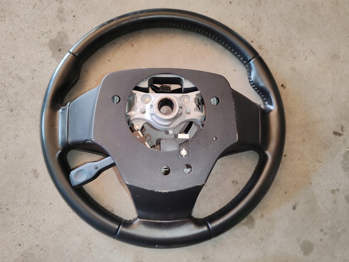 фото №13, Руль кожаный красивая t27 рестайлинг avensis t29 15-