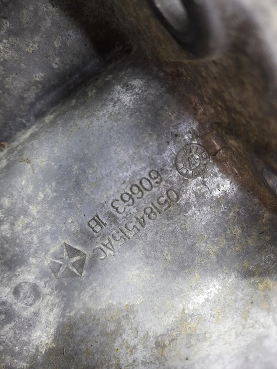 фото №14, Dodge challenger 05184515ac з спереду піддон масляні