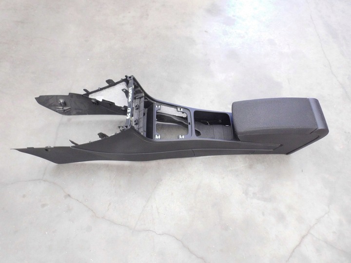 фото №1, Подлокотник туннель vw passat b6 3c материал европа